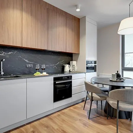 Old Town Scala H With Parking By Lion