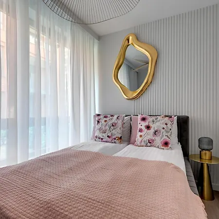 Old Town Scala H With Parking By Lion شقة