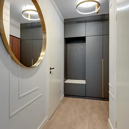 Scala 60h Center Premium With Parking By Lion Gdansk