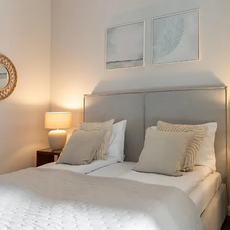 Old Town Scala H With Parking By Lion グダニスク